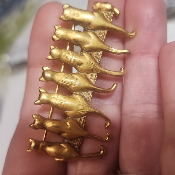 "Kittens in a Row" 24K plated Pin from the Museum of Fine Arts (MFA) 1970s - Picture 3 of 5